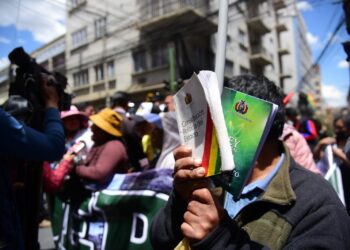 Cocaleros marchan en el centro paceño, exigen la liberación de sus dirigentes. Foto: Rodwy Cazón-La Razón