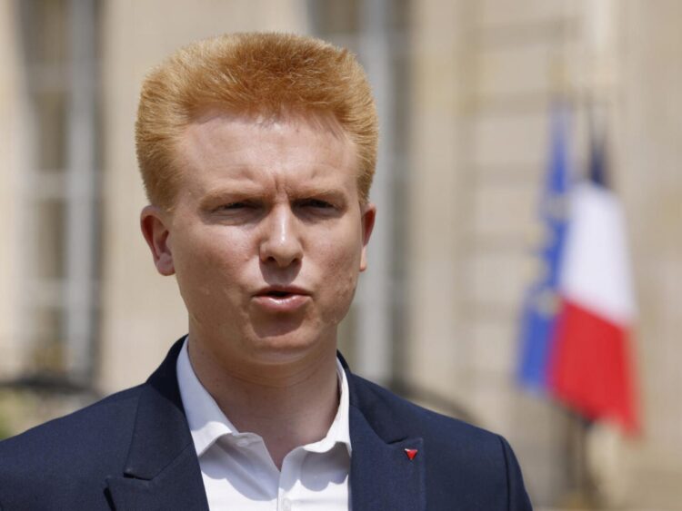 El diputado Adrien Quatennens, considerado el delfín del líder de la izquierda radical Jean-Luc Mélenchon, fue condenado por 'violencia' contra su esposa. Foto: AFP.