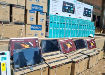 Detienen a una persona por introducir más 1.000 televisores con documentos falsificados