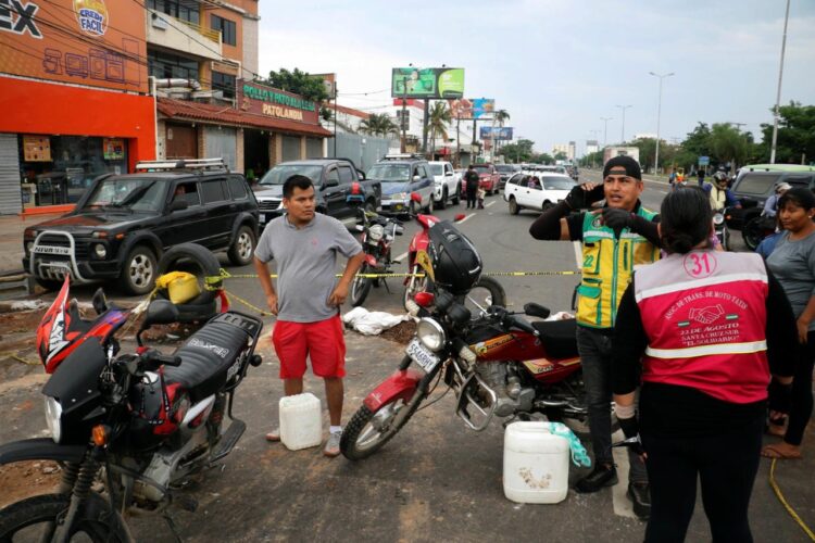 YPFB envía 57 camiones cisterna para abastecer con combustibles a Santa Cruz