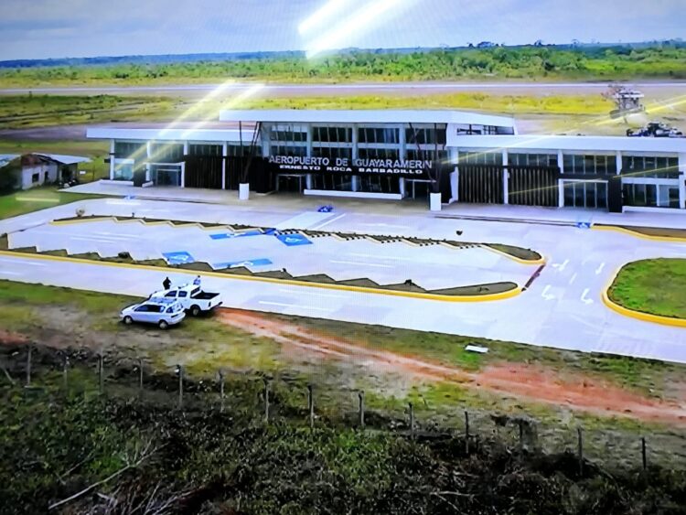 Con una inversión de Bs 44 millones, el Gobierno entregó aeropuerto y viviendas en Guayaramerín