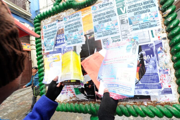 Pegar afiches en La Paz sin autorización está multado con hasta Bs 1.075