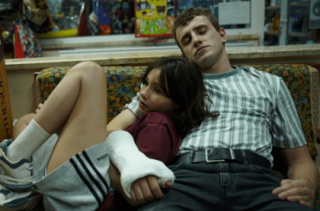 Una escena del filme 'Aftersun', primer largometraje de Charlotte Wells y ganador de un premio en Cannes 2022, Foto: Gatopardo.