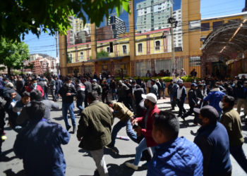 Arias advierte con procesos a dirigencia de transporte por violencia en La Paz