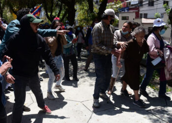 Plataformas recuerdan los seis años del 21F, Carvajal es increpada en La Paz