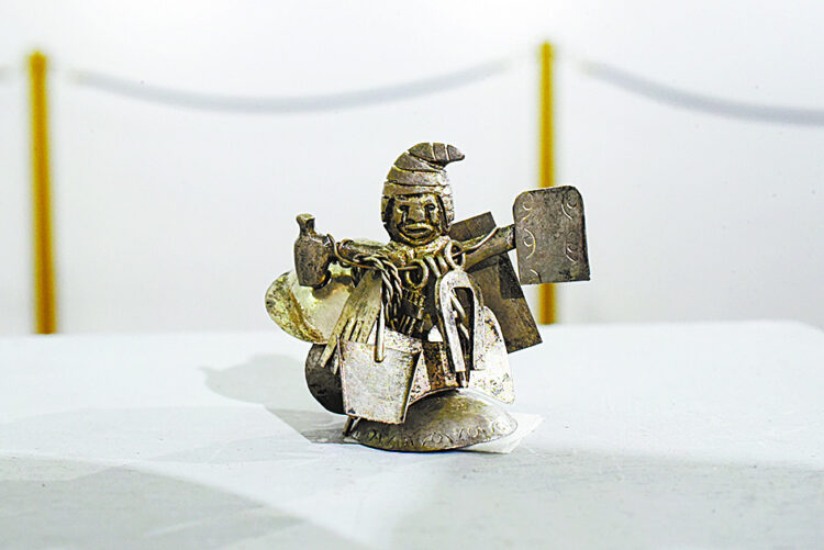 Invitan a artistas a crear obras en miniatura por Alasita