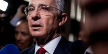 Uribe lamenta que tenga que retomar la ‘tortura’ judicial para archivar su causa por soborno de testigos