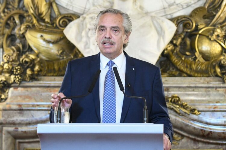 Fernández, reclamó la apertura de una investigación penal sobre un supuesto viaje entre jueces, fiscales y empresarios de medios.