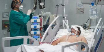 Se ha elevado a 30 los muertos y a 89 los ingresados por intoxicación por ingerir alcohol adulterado.
