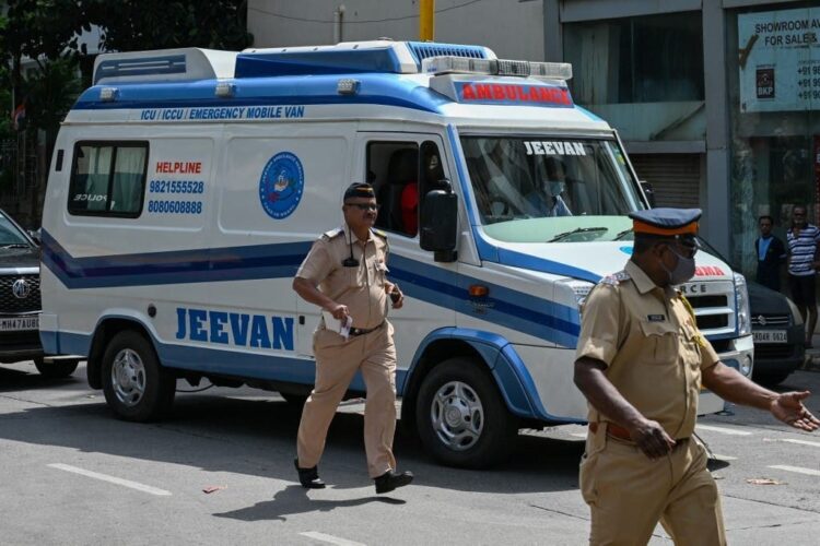Los servicios médicos atendieron varias muertes por consumo de alcohol adulterado. Foto: AFP