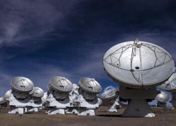 ALMA, el radiotelescopio más grande del mundo ubicado en el norte de Chile, sufrió el sábado un ciberataque que afectó sus sistemas informáticos. Foto: AFP.