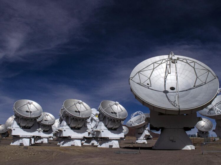 ALMA, el radiotelescopio más grande del mundo ubicado en el norte de Chile, sufrió el sábado un ciberataque que afectó sus sistemas informáticos. Foto: AFP.