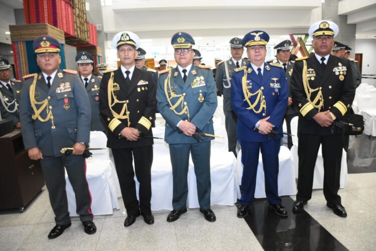En medio del conflicto en Santa Cruz Arce cambia al Alto Mando Militar