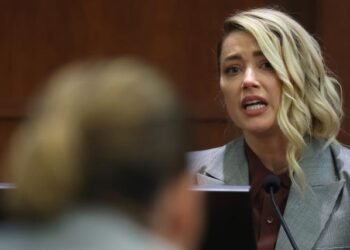 La actriz Amber Heard en el tribunal en Fairfax en Virginia, el 1 de junio de 2022. Foto: AFP.