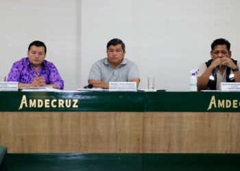 Jhonny Fernández en la reunión de Amdecruz del lunes. Foto: Amdecruz