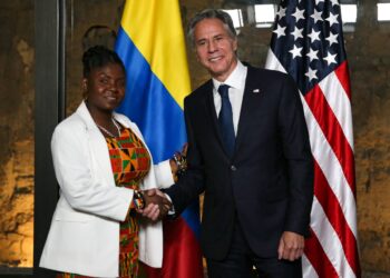 EEUU y Colombia avanzan hacia una nueva política antidroga durante visita de Blinken