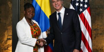 EEUU y Colombia avanzan hacia una nueva política antidroga durante visita de Blinken
