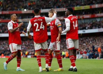 arsenal_retoma_liderato_goleando_al_colista_nottingham.jpg