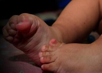 Mujer asfixió a su bebé de dos meses de nacida y dejó el cadáver en un alojamiento