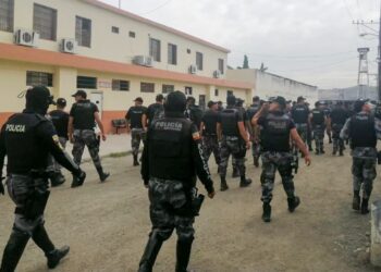 Atacan con disparos e intimidan a dos medios de comunicación en Ecuador