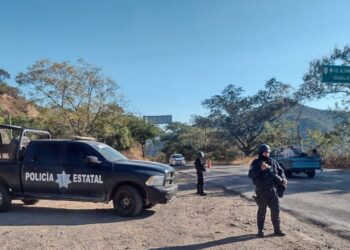 Siete hombres, incluido un menor de edad, fueron asesinados por presuntos miembros del grupo criminal la Familia Michoacana. Foto: AFP.