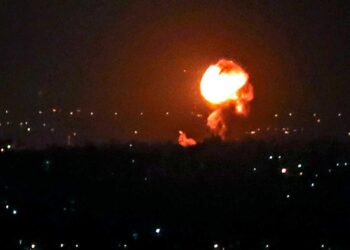 israel_ataca_instalacion_militar_en Gaza.jpg