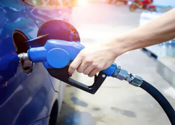 Gobierno de Colombia fija aumento mensual del precio de la gasolina hasta fin de año