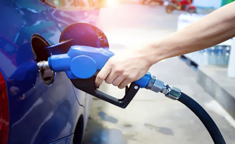 Gobierno de Colombia fija aumento mensual del precio de la gasolina hasta fin de año
