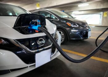 Ministros brindan "respuesta contundente" a Estados Unidos por el masivo plan de subvenciones a empresas, que afectan a los automóviles eléctricos.