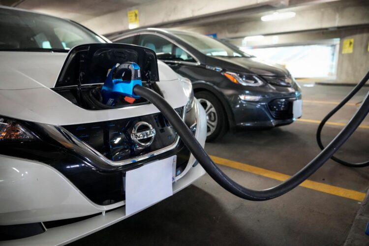 Ministros brindan "respuesta contundente" a Estados Unidos por el masivo plan de subvenciones a empresas, que afectan a los automóviles eléctricos.