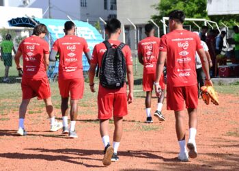 La selección boliviana será cauta y apelará a una línea de cinco