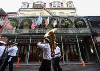 Foto de archivo del 21 de agosto de 2015 que muestra a la banda Hacienda Brass desfilando por las calles de la ciudad de Nueva Orleans (Luisiana, Estados Unidos). Foto: AFP.