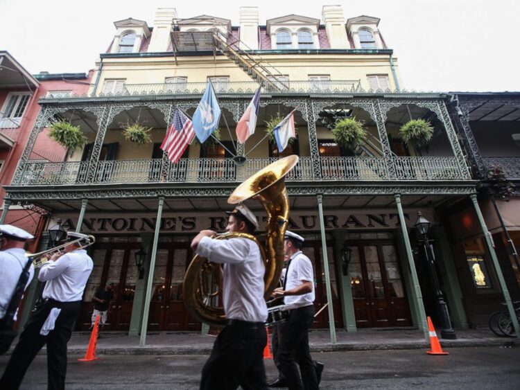 Foto de archivo del 21 de agosto de 2015 que muestra a la banda Hacienda Brass desfilando por las calles de la ciudad de Nueva Orleans (Luisiana, Estados Unidos). Foto: AFP.