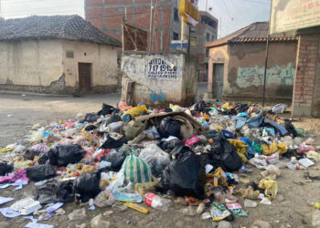 Quillacollo se llena de basura tras nueve días de bloqueo en el botadero
