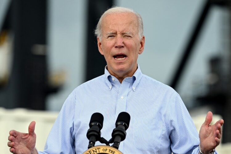 Biden promete apoyar a un Puerto Rico golpeado constantemente por huracanes