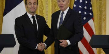 Biden, se comprometió a que la creación de empleo no se hará "a expensas de Europa", tras fricciones sobre la política.