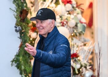 Biden 'monitorea' las manifestaciones en China.