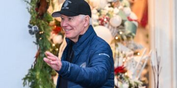 Biden 'monitorea' las manifestaciones en China.