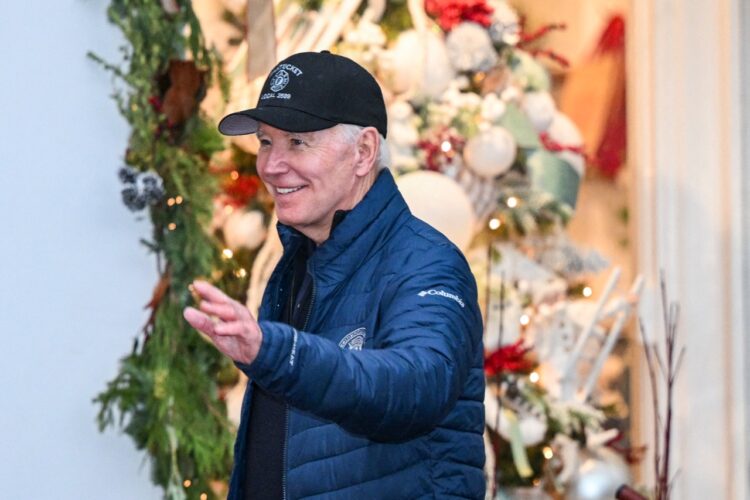 Biden 'monitorea' las manifestaciones en China.