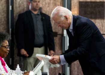 Biden votó en forma anticipada en los comicios de medio mandato