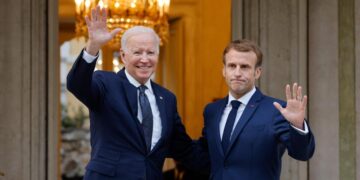 Biden y Macron exhiben una buena sintonía pese a discrepancias.