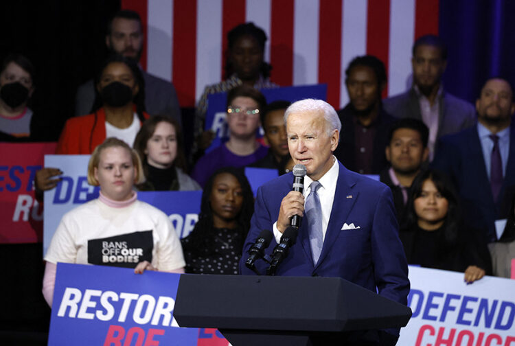 Biden intenta centrar las elecciones de mitad de mandato en el aborto