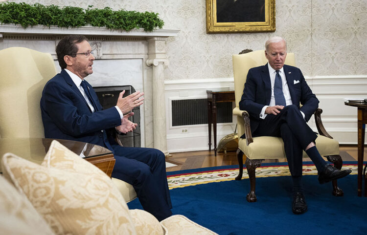 Biden habla con el presidente israelí de los drones iraníes en Ucrania