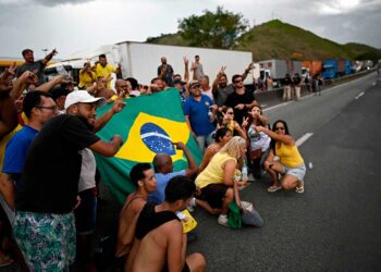 manifestantes_bloquean_por_segundo_día_carreteras_en Brasil.jpg