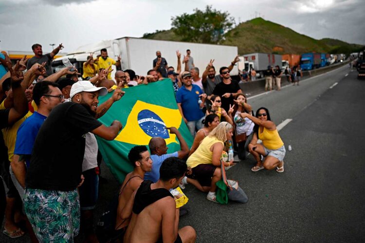 manifestantes_bloquean_por_segundo_día_carreteras_en Brasil.jpg