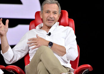 El nuevo director general de Disney, Bob Iger, durante una conferencia en Beverly Hills, California, oeste de Estados Unidos, el 7 de septiembre de 2022. Foto: AFP.