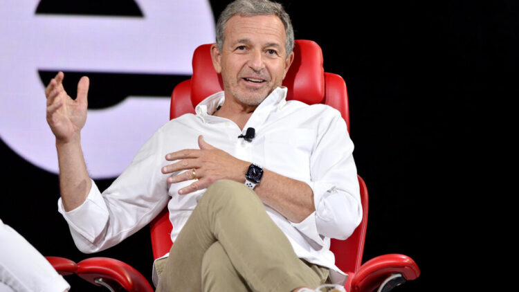 El nuevo director general de Disney, Bob Iger, durante una conferencia en Beverly Hills, California, oeste de Estados Unidos, el 7 de septiembre de 2022. Foto: AFP.