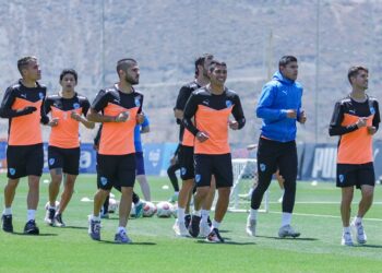Los jugadores de Bolívar guardan silencio