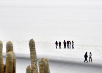 El Salar de Uyuni es uno de los sitios turísticos de gran afluencia. Foto: AFP