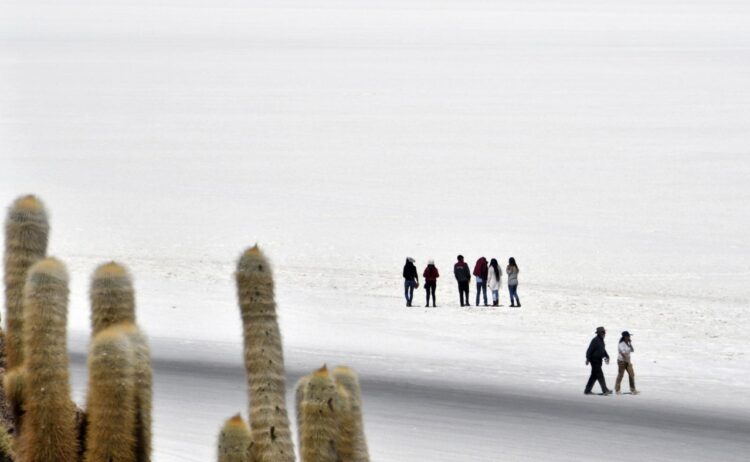 El Salar de Uyuni es uno de los sitios turísticos de gran afluencia. Foto: AFP